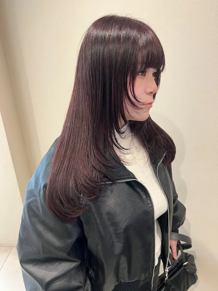ロング カラー カシス ピンクカラー レイヤーカット カット ヘアカラー トリートメント THINK SHOP sakiのヘアスタイル