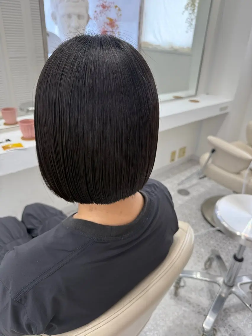 ミディアム カット ヘアカラー トリートメント LOMARLIE/ NATUMIのヘアスタイル