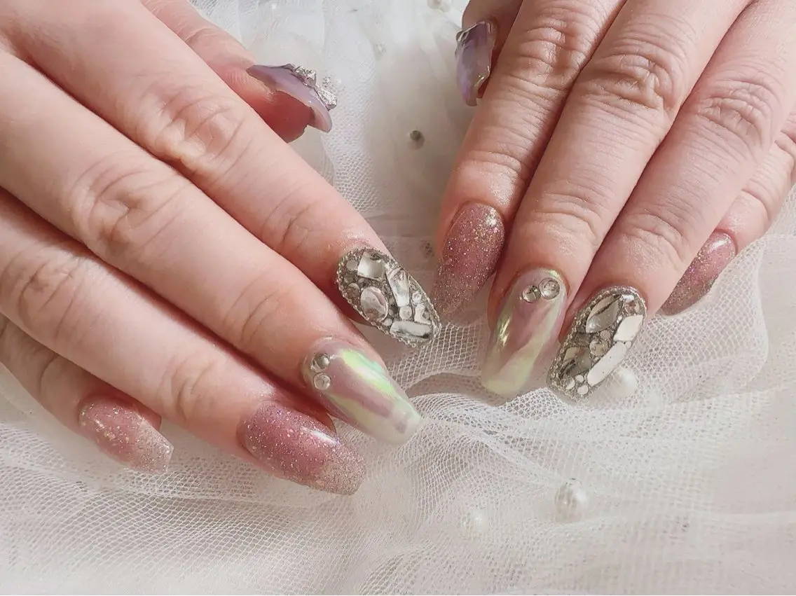 ネイル キラキラネイル Nailsalon Labrillerのネイルデザイン