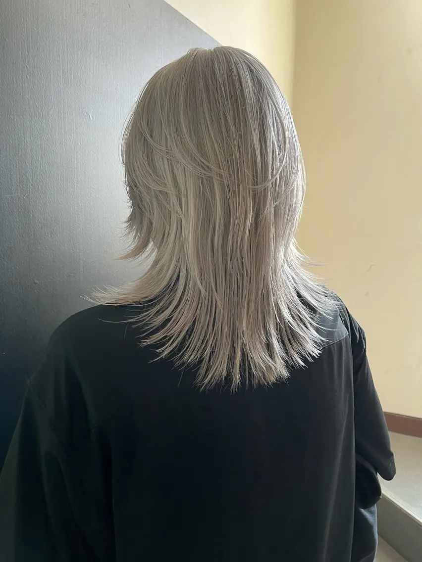 ミディアム カラー カット ヘアカラー トリートメント ヘアセット 安部佑哉/ハイトーン /レイヤー/ブリーチのヘアスタイル