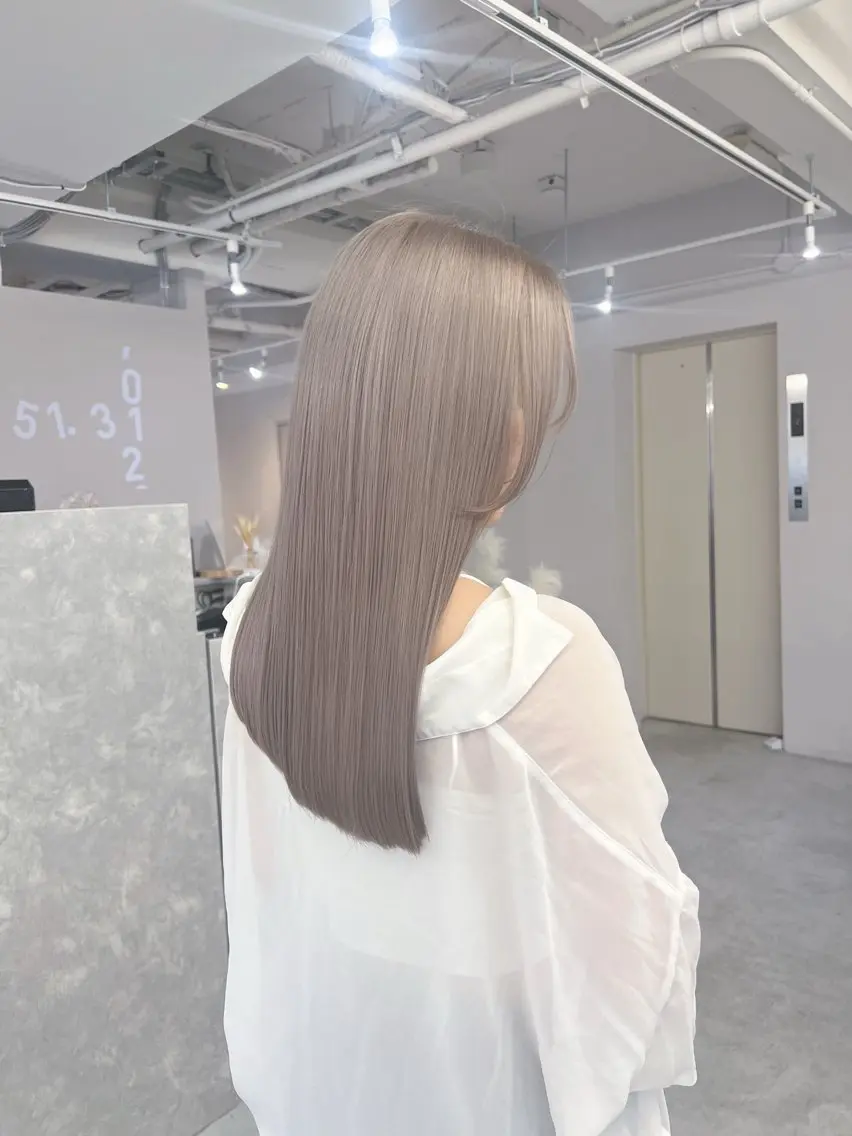 カラー ミルクティーベージュ ブリーチ🎨soraのヘアスタイル