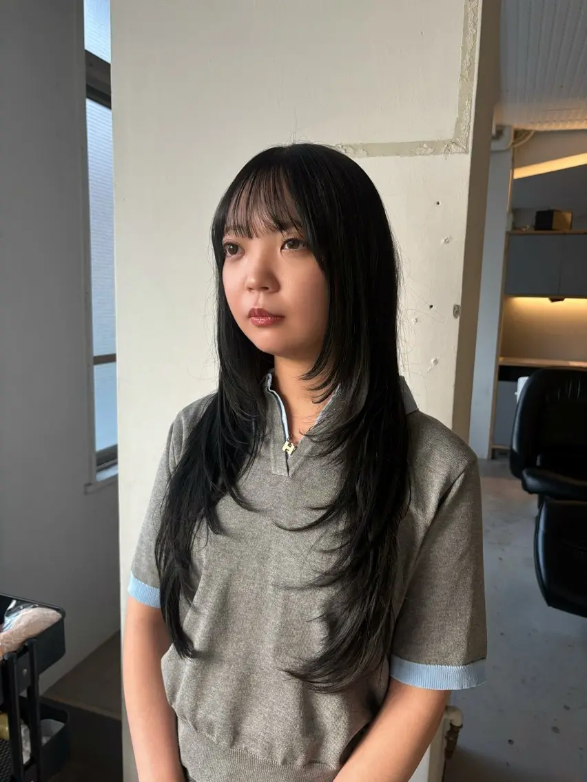 ロング カラー 透明感カラー ネイビーカラー レイヤーカット 小顔カット カット ヘアカラー 玉置七海✨ /透明感/髪質改善のヘアスタイル