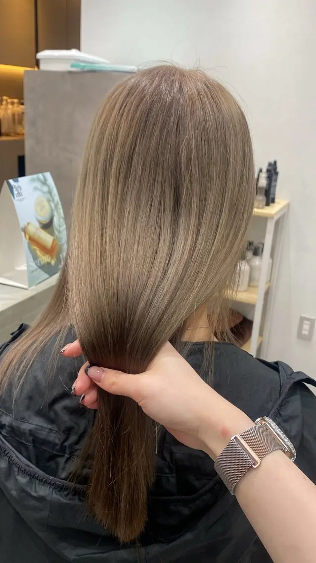 ミディアム カラー ヘアアレンジ ベージュカラー ブリーチ ミルクティーベージュ ヘアカラー ボブ /ニュアンス/ satomi🧸💖のヘアスタイル