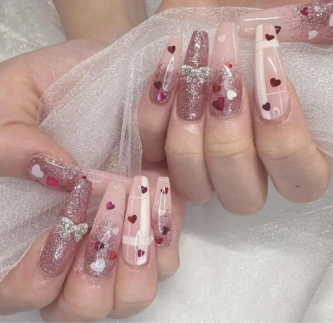 ネイル グラデーション キラキラネイル ワンカラーネイル 冬ネイル Jenn Nail Salonのネイルデザイン