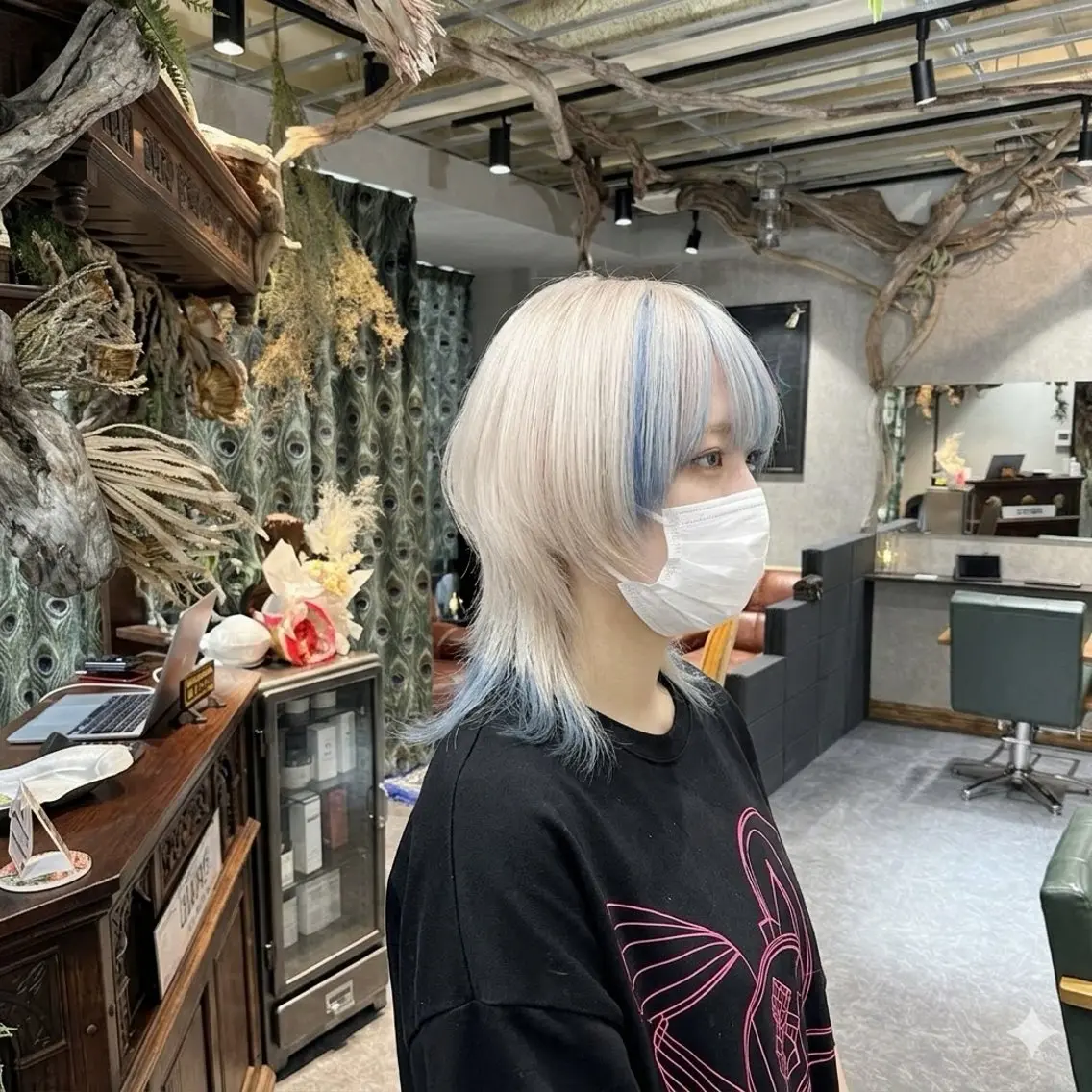ショート カラー ブリーチ ケアブリーチ ダブルカラー ハイライトカラー ハイトーンカラー カット ヘアカラー トリートメント ravens デザインカラーのヘアスタイル