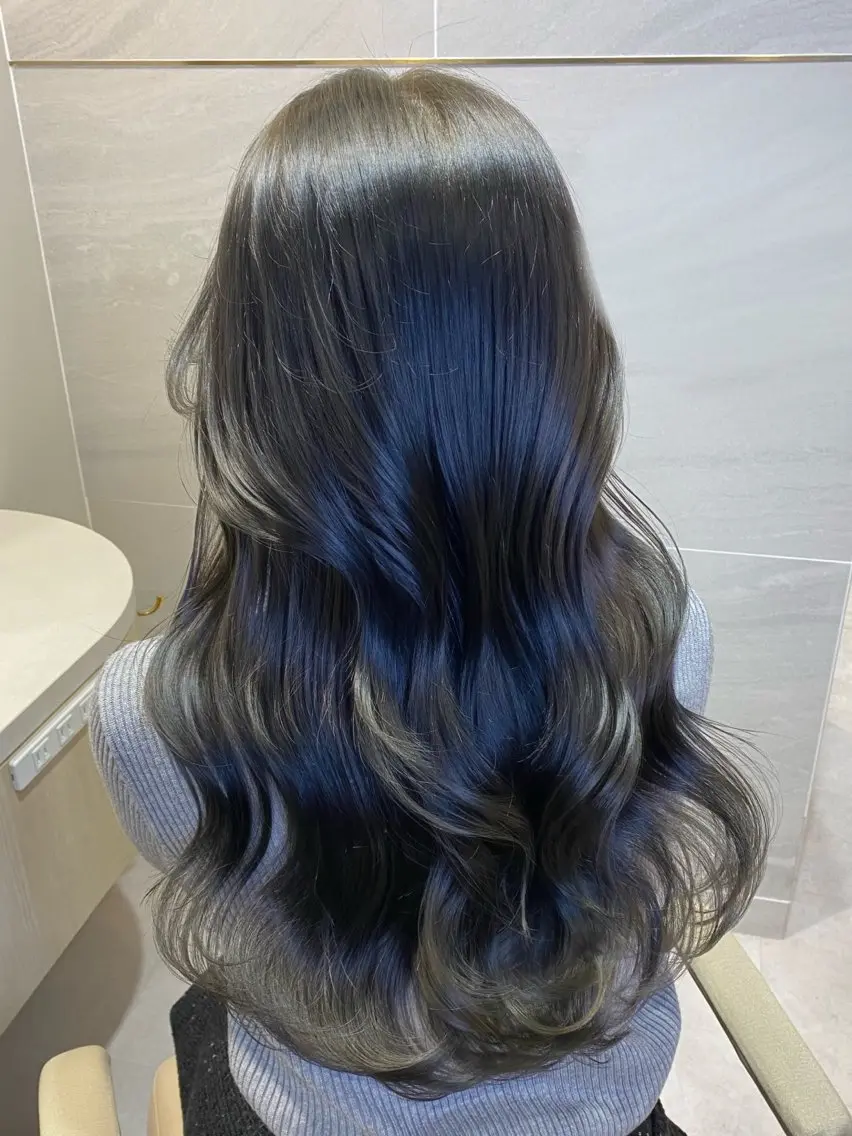 ロング カラー 黒髪 ブルーカラー ブルーブラック イルミナカラー カット ヘアカラー トリートメント 透明感カラー🌿 グレージュ🐺陽介のヘアスタイル