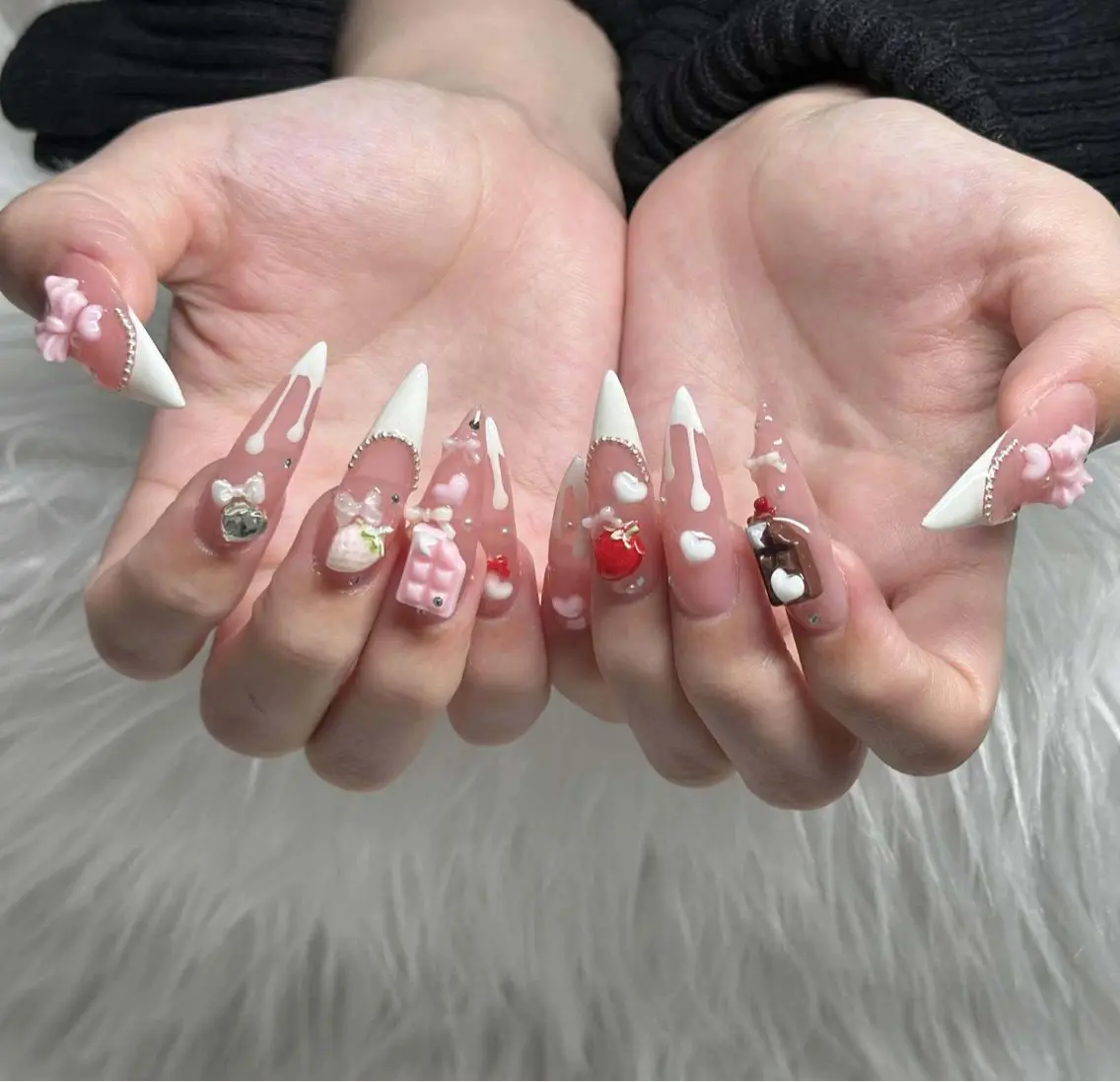 ネイル チークネイル フレンチネイル キラキラネイル 韓国ネイル マグネットネイル ハンドネイル Chibi h.babynailのネイルデザイン