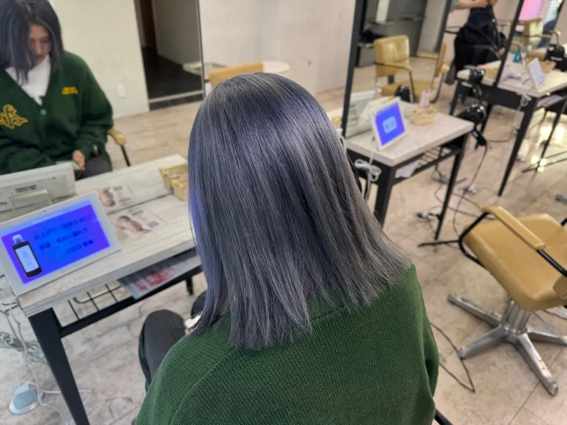 ミディアム ヘアカラー 槙川 郁弥のヘアスタイル