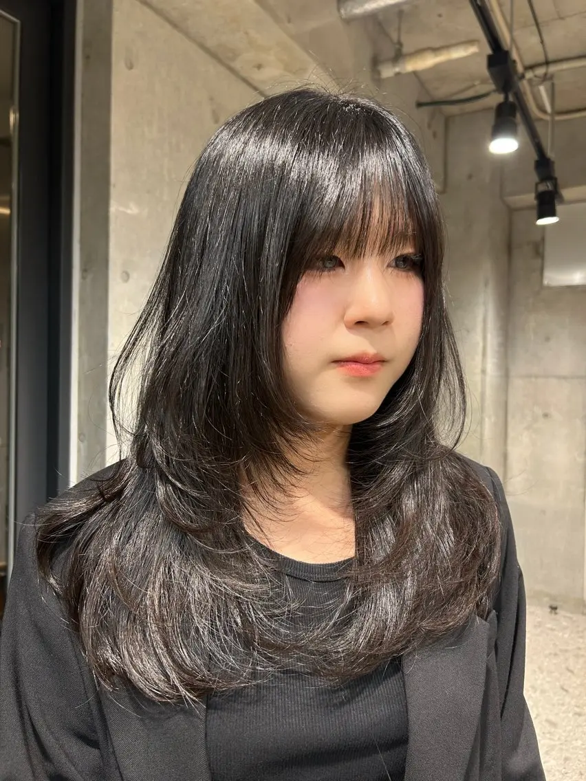 ロング レイヤーカット カット 🍎ブリーチカラー 🍎KUREA🍎のヘアスタイル