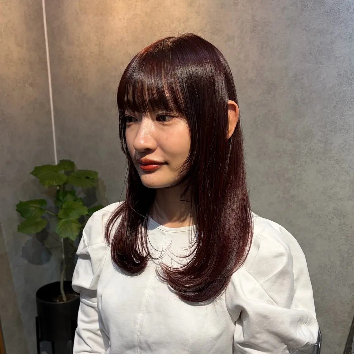 ミディアム カラー ブリーチ ボルドーカラー カシス ブリーチなしカラー レッドカラー カット ヘアカラー トリートメント 暖色カラー/パラッと Bob/モエのヘアスタイル