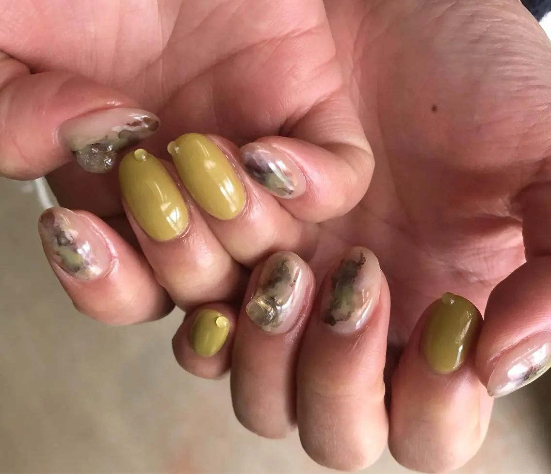 ネイル ピスタチオネイル 春ネイル パラあり！フィルイン 美フォルムのネイルデザイン
