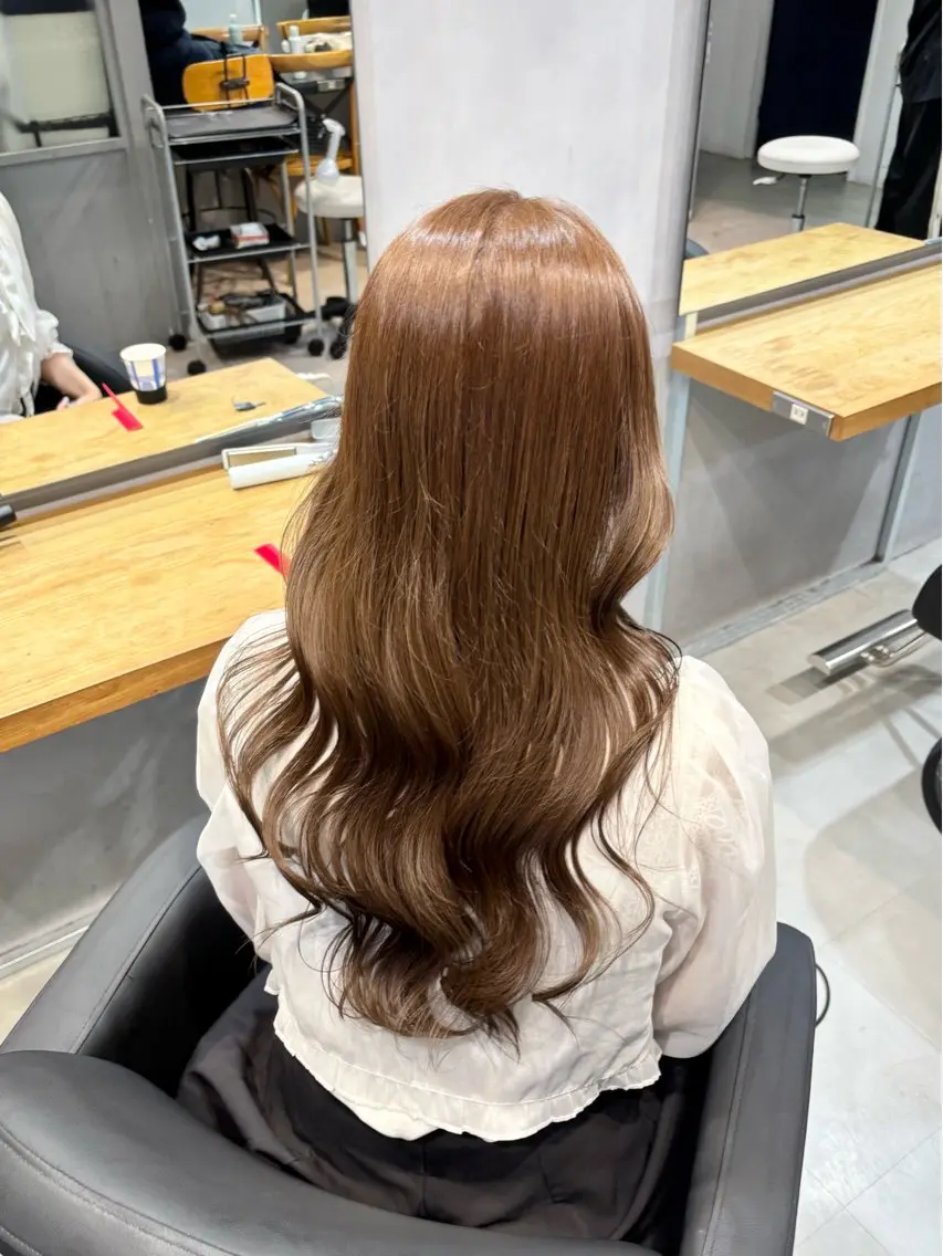 セミロング カラー カット ヘアカラー トリートメント 💎ハイトーン/艶 カラー モエカ💎のヘアスタイル