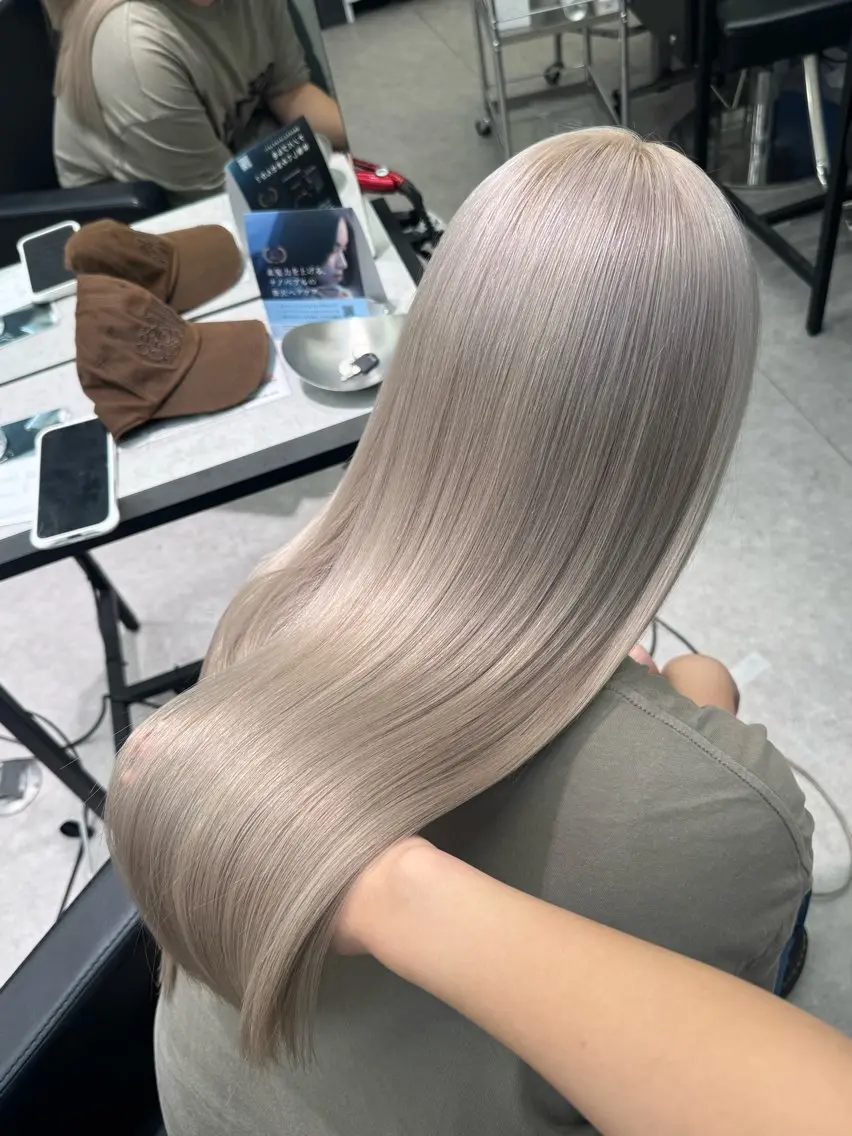 ロング カラー ベージュカラー ブリーチ ケアブリーチ ハイトーンカラー ホワイトベージュ ヘアカラー 渋谷ハイトーン/ エクステ/さきののヘアスタイル