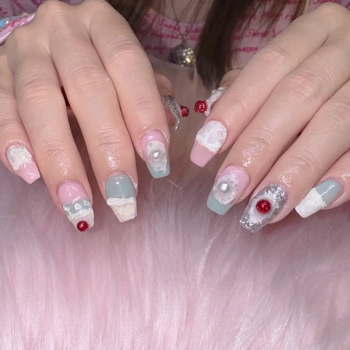 ネイル 冬ネイル クリスマス RIEKO🍒 ワンホン♡推しネイルのネイルデザイン