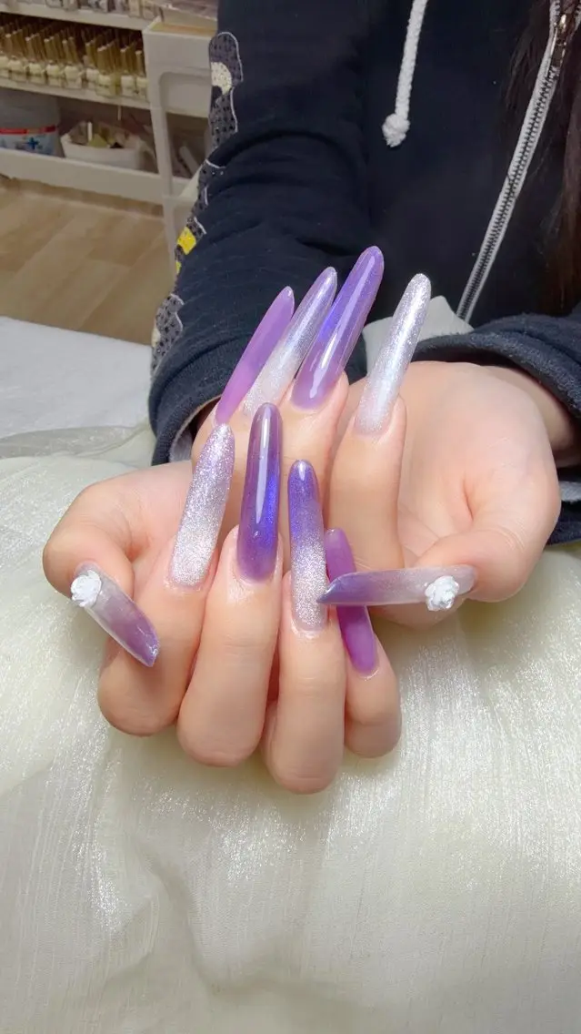 ちょう長いネイルシンプルデザインの写真