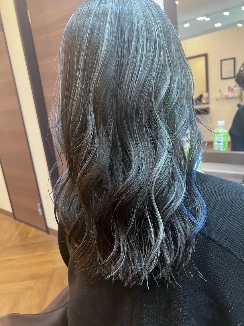 ロング カラー ブルーカラー ハイライトカラー ハイライト たけかわ みずきのヘアスタイル