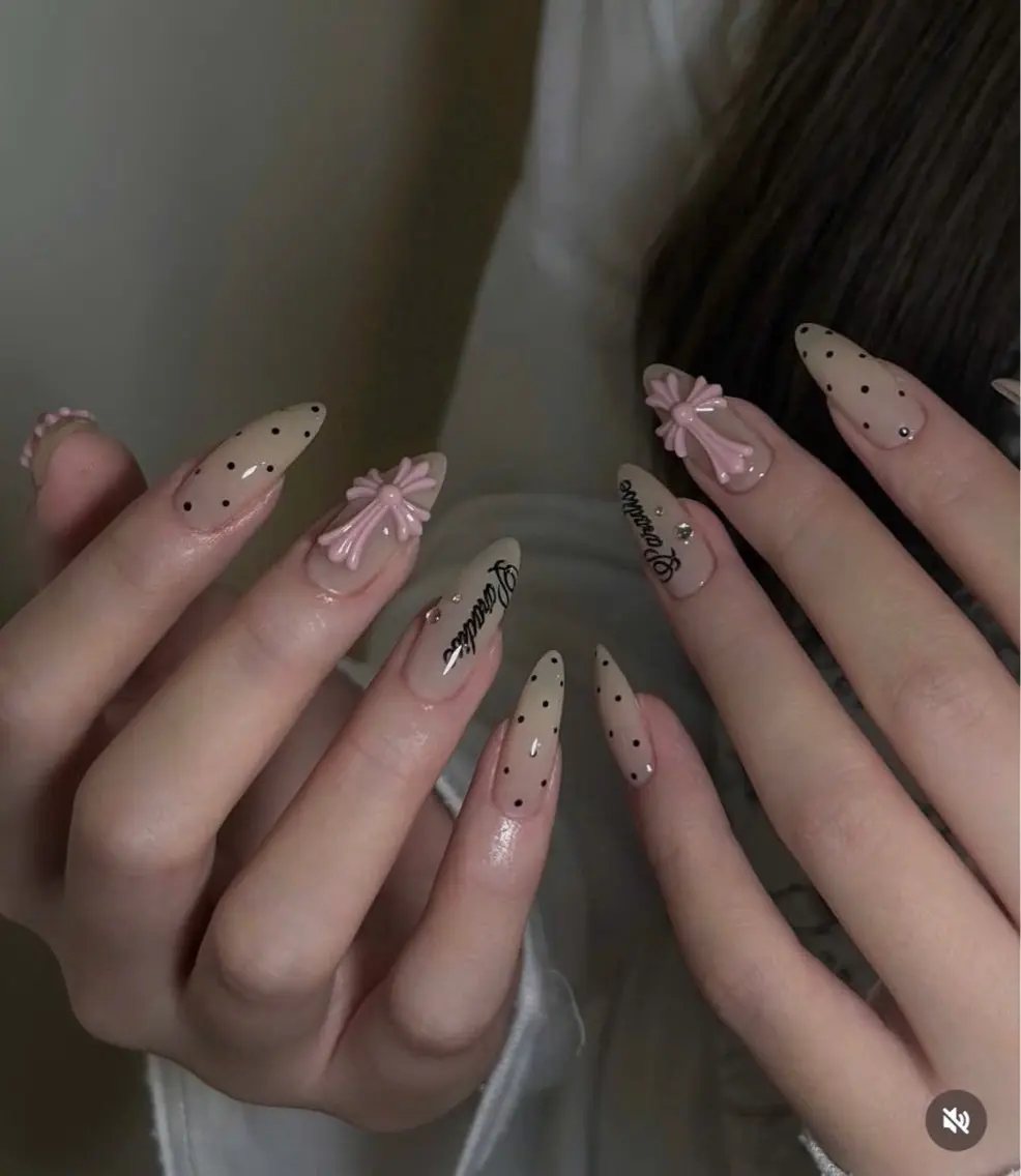 ネイル フラッシュネイル フレンチネイル グラデーション キラキラネイル 韓国ネイル ハンドネイル nyunn nailのネイルデザイン