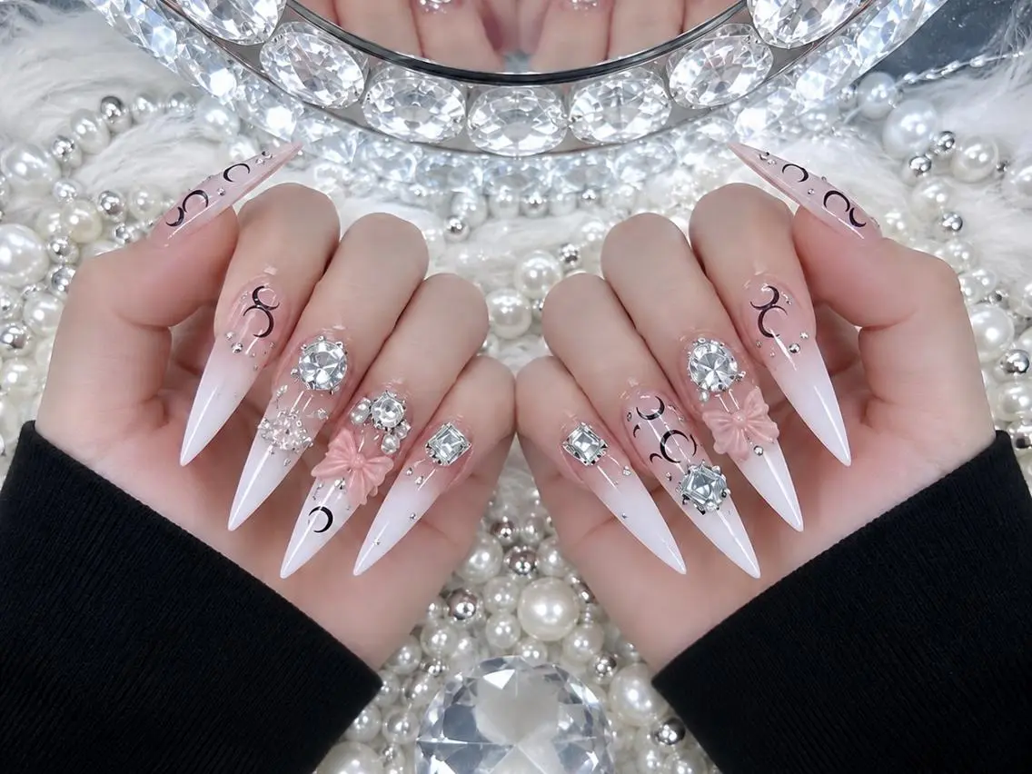 ネイル オーロラネイル チークネイル 桜ネイル クリアネイル ドット ハンドネイル Rin Nail Shinokuboのネイルデザイン