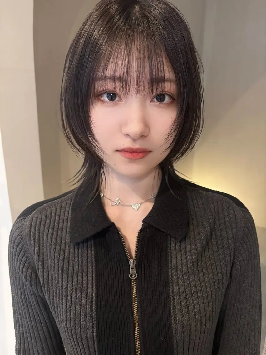 ショート カラー ウルフカット mayu🤍 透明感カラーのヘアスタイル
