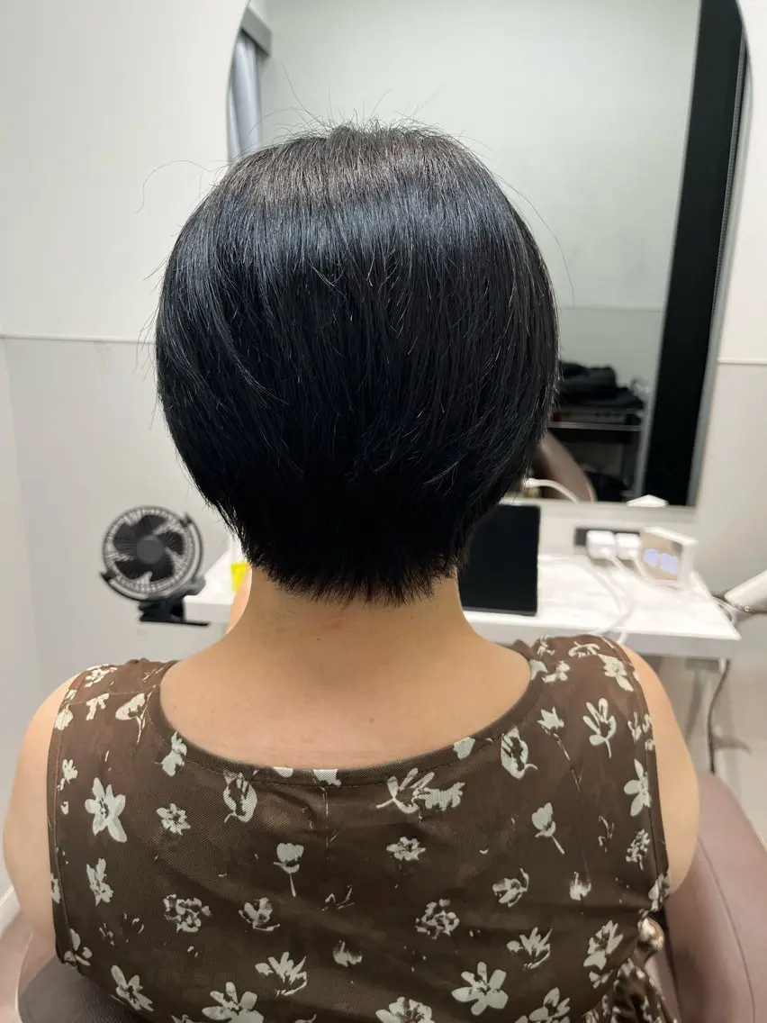 ショート 縮毛矯正 悩む大人女性の味方 白髪ぼかし/うる艶髪のヘアスタイル