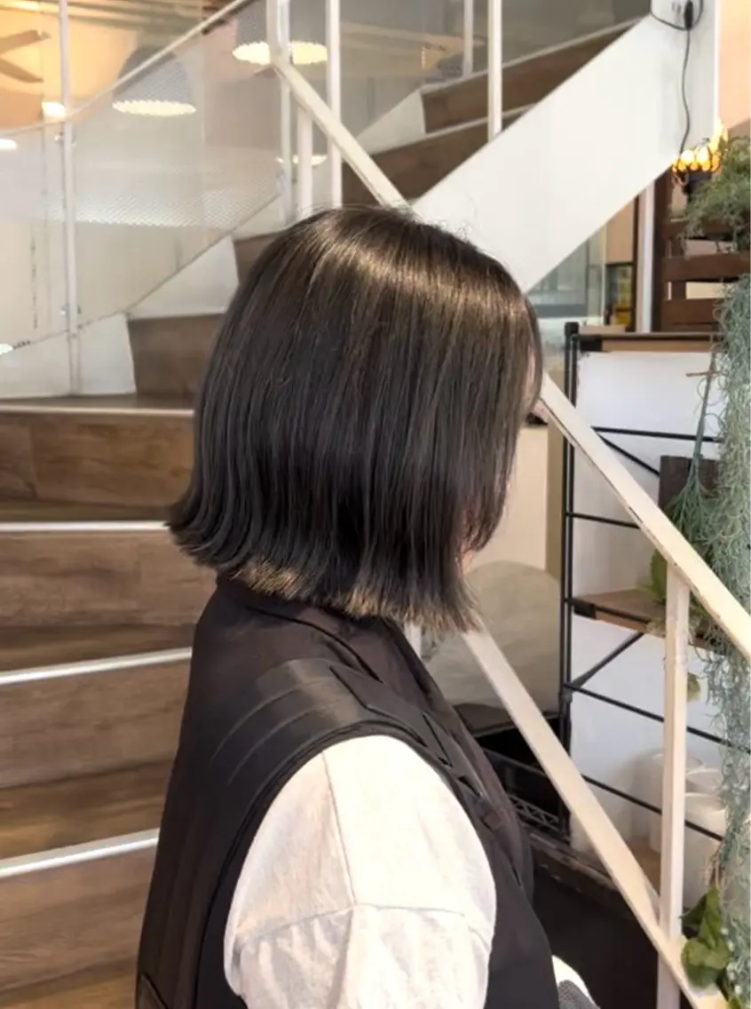 ミディアム カラー グレージュ オリーブグレージュ オリーブグレー ボブ カット ヘアカラー 石野 友唯のヘアスタイル