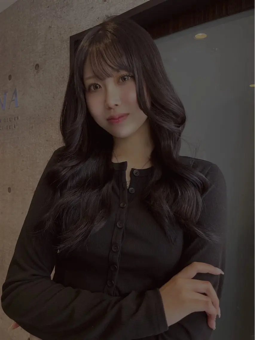 セミロング GEM YURI ハイトーンカラーのヘアスタイル