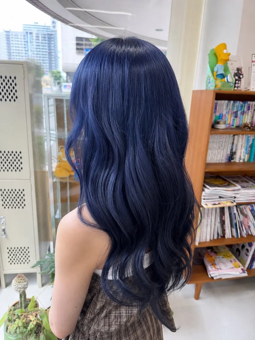 ロング カラー ブリーチ ネイビーカラー カット ヘアカラー まなみ/ PORT SALONのヘアスタイル