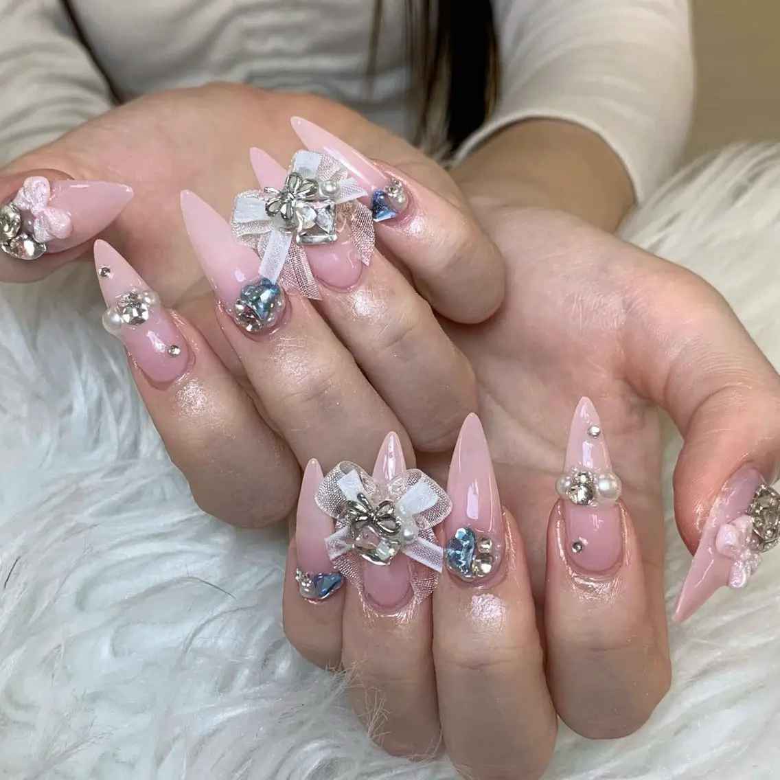 ネイル ハンドネイル Anh ゴテゴテネイルのネイルデザイン