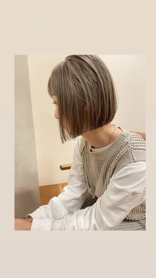 ショート カラー ベージュカラー ブリーチ 透明感カラー ハイトーンカラー ハイトーンベージュ カット ヘアカラー トリートメント 岡田 愛依のヘアスタイル