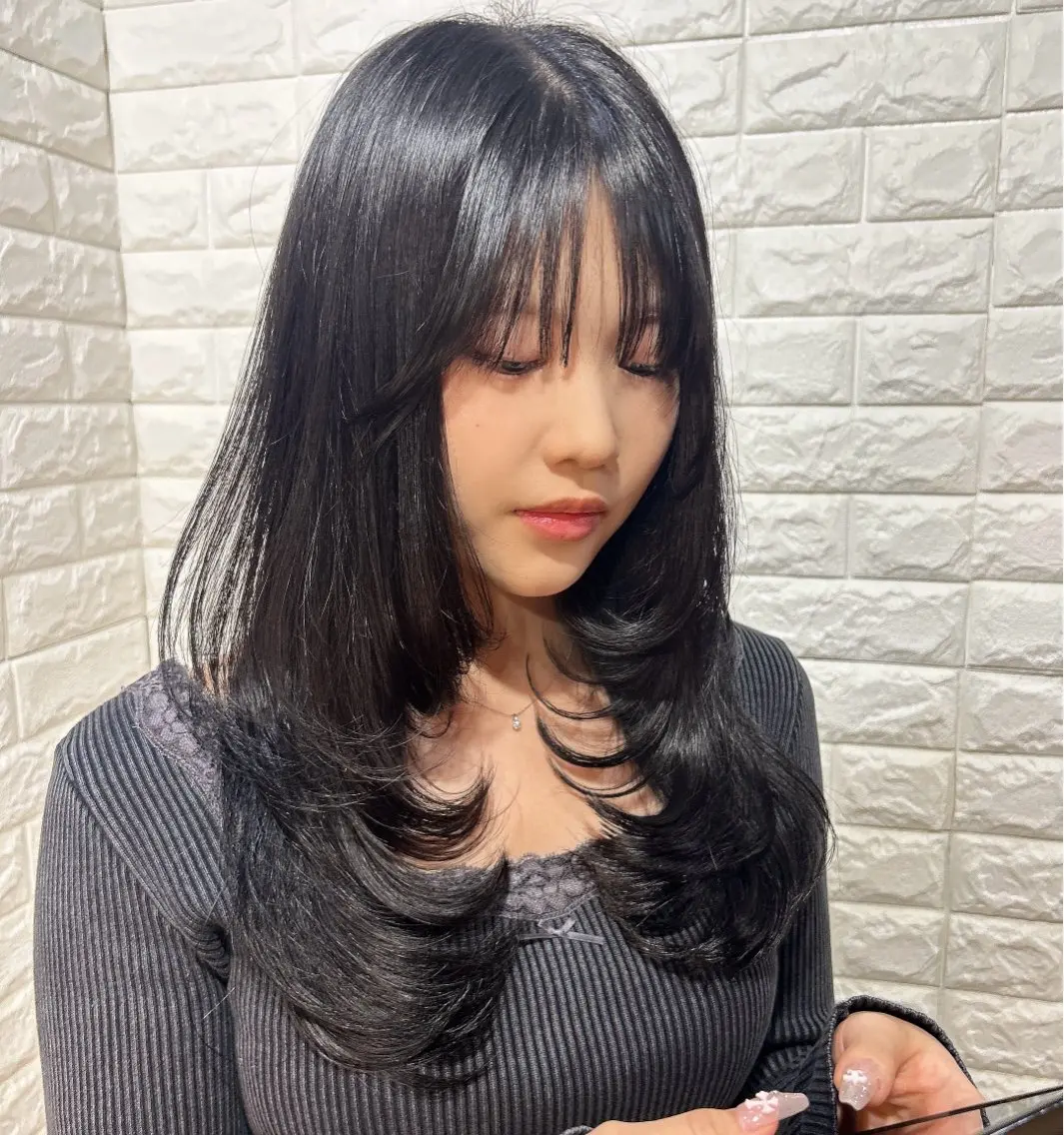 セミロング カラー 黒髪 ブルーカラー ブルーブラック ハイレイヤー 韓国風ヘア カット ヘアカラー トリートメント レイヤー/ダブルカラ ー/縮毛矯正/マサキのヘアスタイル