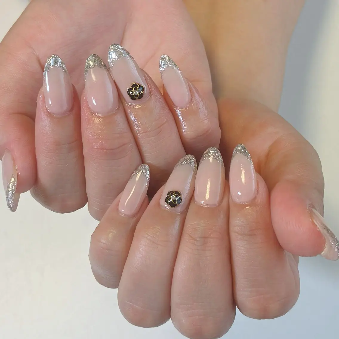 ネイル フレンチネイル ガラスフレンチ シルバー ハンドネイル ネイルサロン💎 Bibiのネイルデザイン