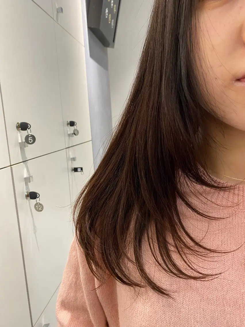 ロング カラー レイヤーカット 飯ヶ谷 成海のヘアスタイル