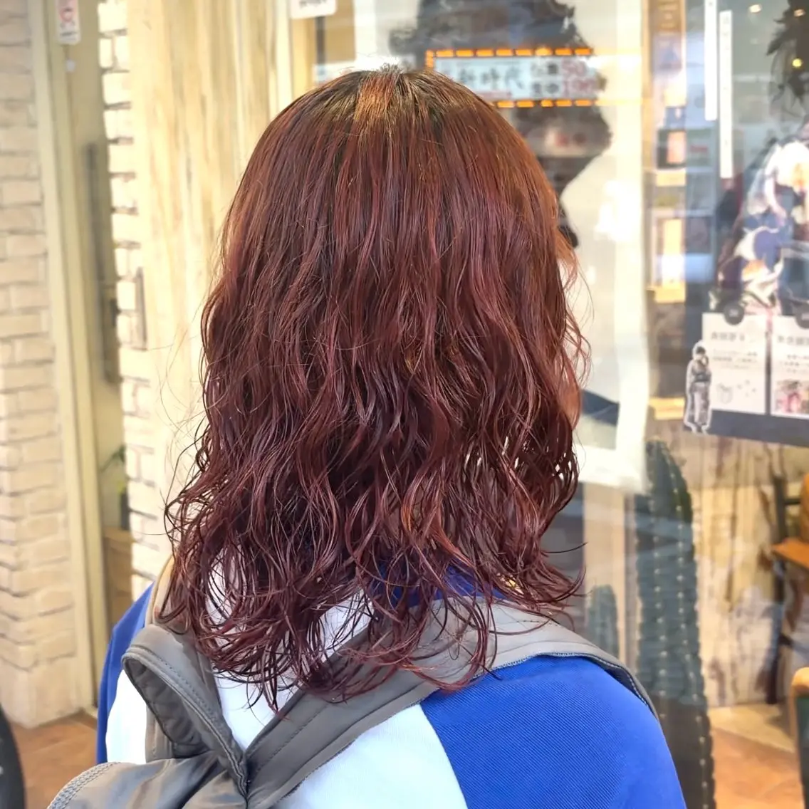セミロング カラー パーマ セミロングパーマ オレンジ オレンジレッド レッドカラー レイヤーカット カット ヘアカラー パーマ 横浜パーマ🌐ボブ✨ 暖色カラーもえかのヘアスタイル