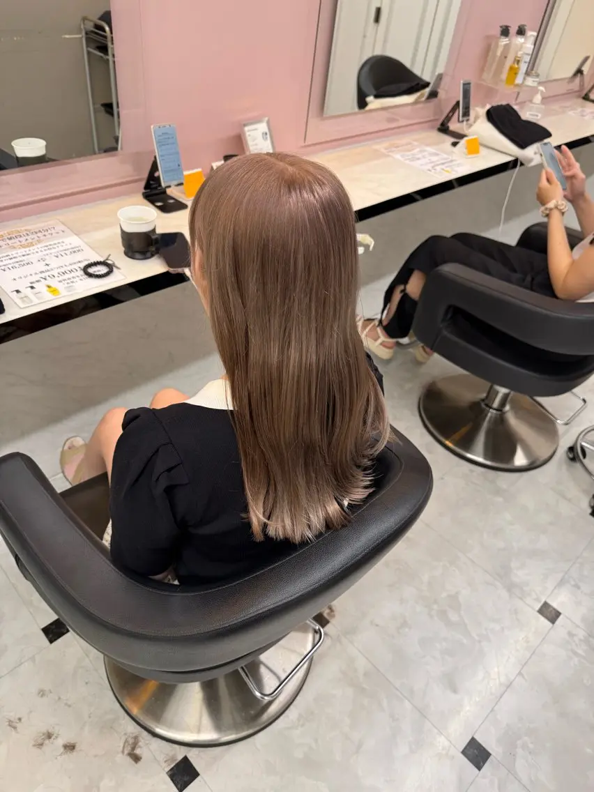 セミロング カラー ヘアカラー トリートメント ヘアセット 🥀レイヤー×ハイト ーントレンドヘア🥀のヘアスタイル