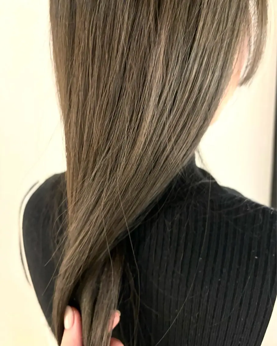 セミロング カラー 透明感カラー グレージュ オレンジ ヘアカラー トリートメント やまもと さえのヘアスタイル