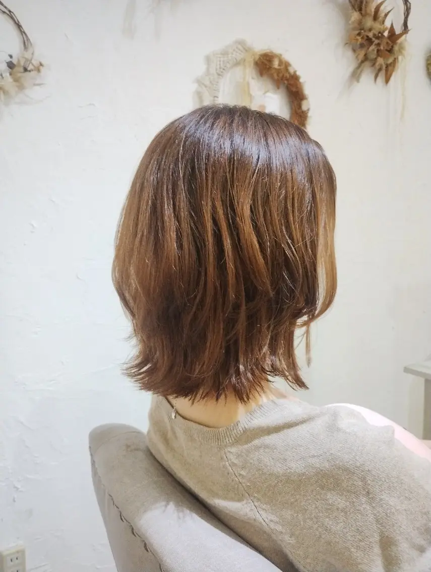 ミディアム amiu/カラー/ス パ🐰土井志歩のヘアスタイル