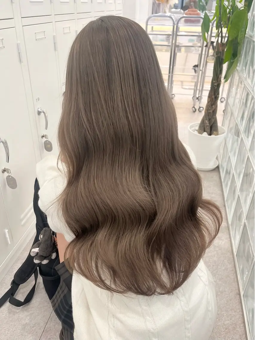 ロング カラー アッシュ ベージュカラー ブリーチ ケアブリーチ 透明感カラー ヒヤジョウ ユウナ／cinqのヘアスタイル