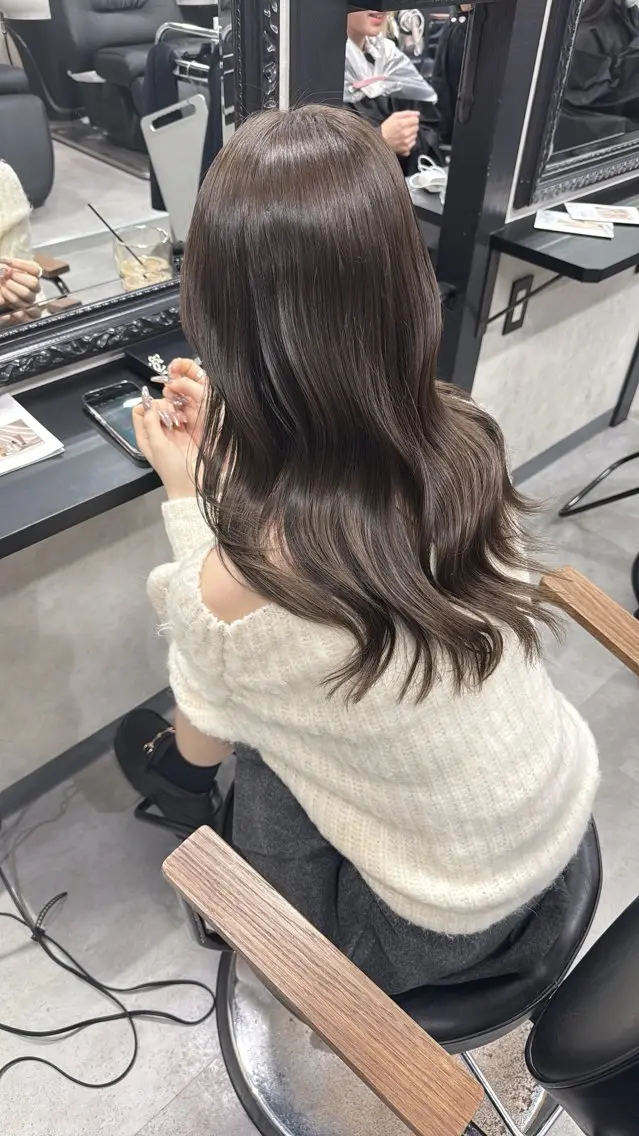 セミロング カラー ベージュカラー ブリーチ ショコラグレージュ 透明感カラー グレージュ ヘアカラー トリートメント mana/オリーブ /髪質改善/レイヤーのヘアスタイル