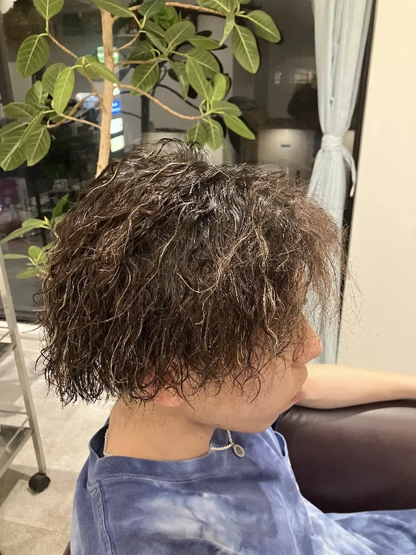 カラー パーマ メンズ カット パーマ yuumi 👱🏻‍♀️のヘアスタイル