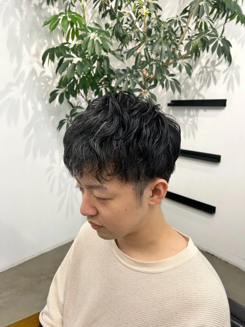 パーマ メンズ 1回で綺麗になる 髪質改善 小山光のヘアスタイル