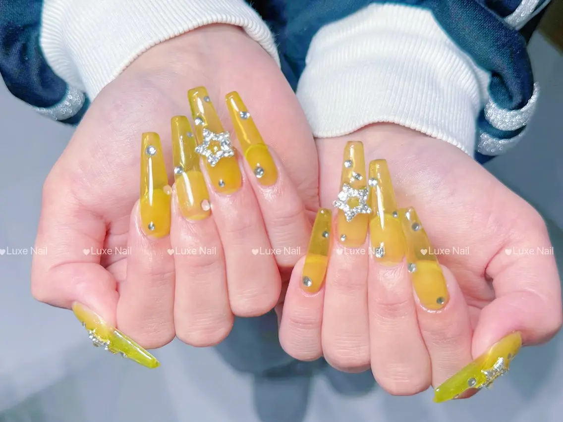ネイル アートネイル オーロラネイル カジュアル クリアネイル 長さ出し ハンドネイル ハンドケア Luxe Nail Salonのネイルデザイン