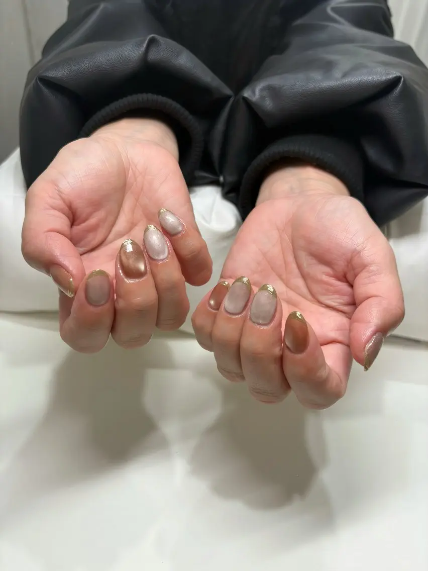 ネイル ミラーネイル ニュアンスネイル オフィスネイル ネイルサロン /しあわせたいむ🌱のネイルデザイン