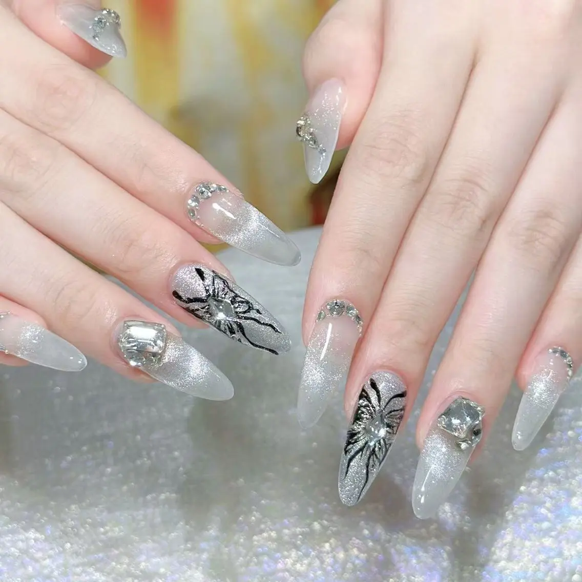 ネイル ハンドネイル Queens ひなのネイルデザイン