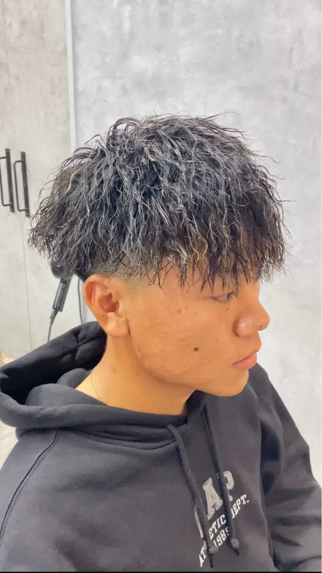 パーマ メンズ メンズパーマ ツイストスパイラルパーマ スパイラルパーマ カット パーマ 大阪メンズヘアのプロ 高橋 直希のヘアスタイル