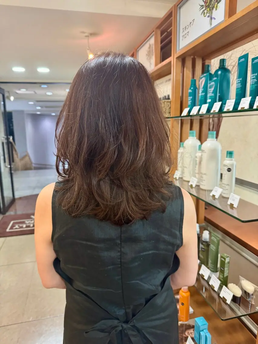 ミディアム 富田 里穂のヘアスタイル