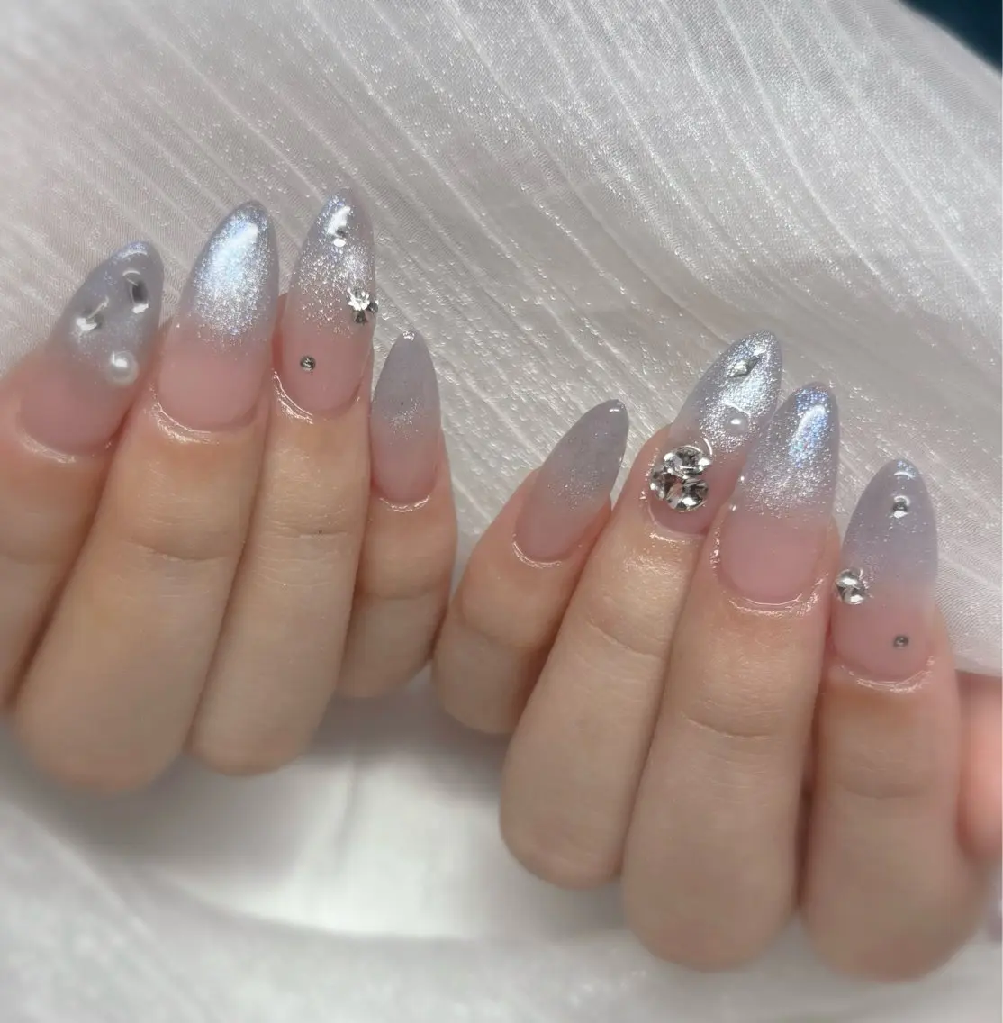 ネイル ブルー グラデーション キラキラネイル マグネットネイル ピンク ハンドネイル kaho  🧸🎀 RiLionのネイルデザイン
