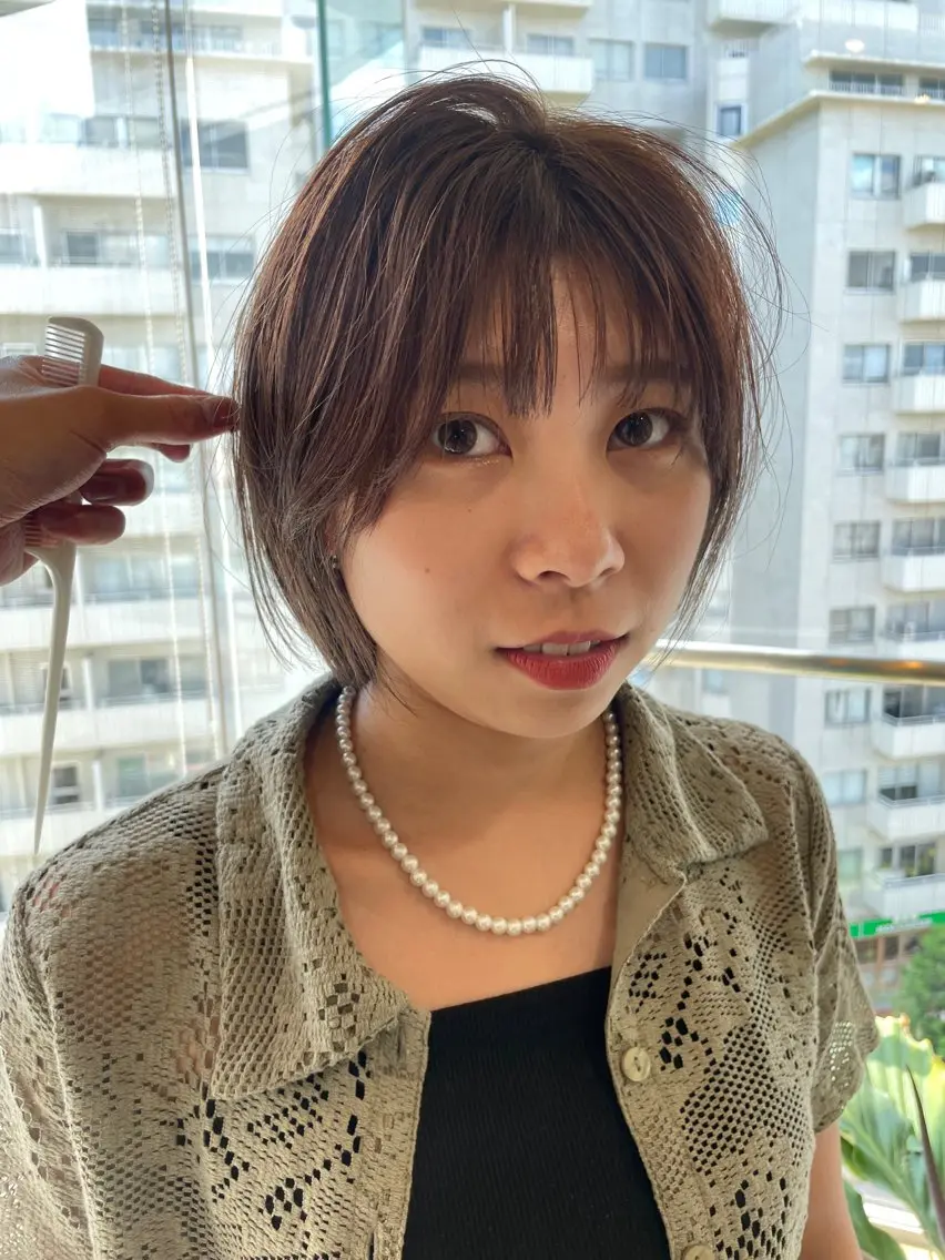 ショート カラー ベージュカラー ブリーチ 透明感カラー オリーブベージュ オリーブカラー レイヤー/似合わせ TAKUYAのヘアスタイル