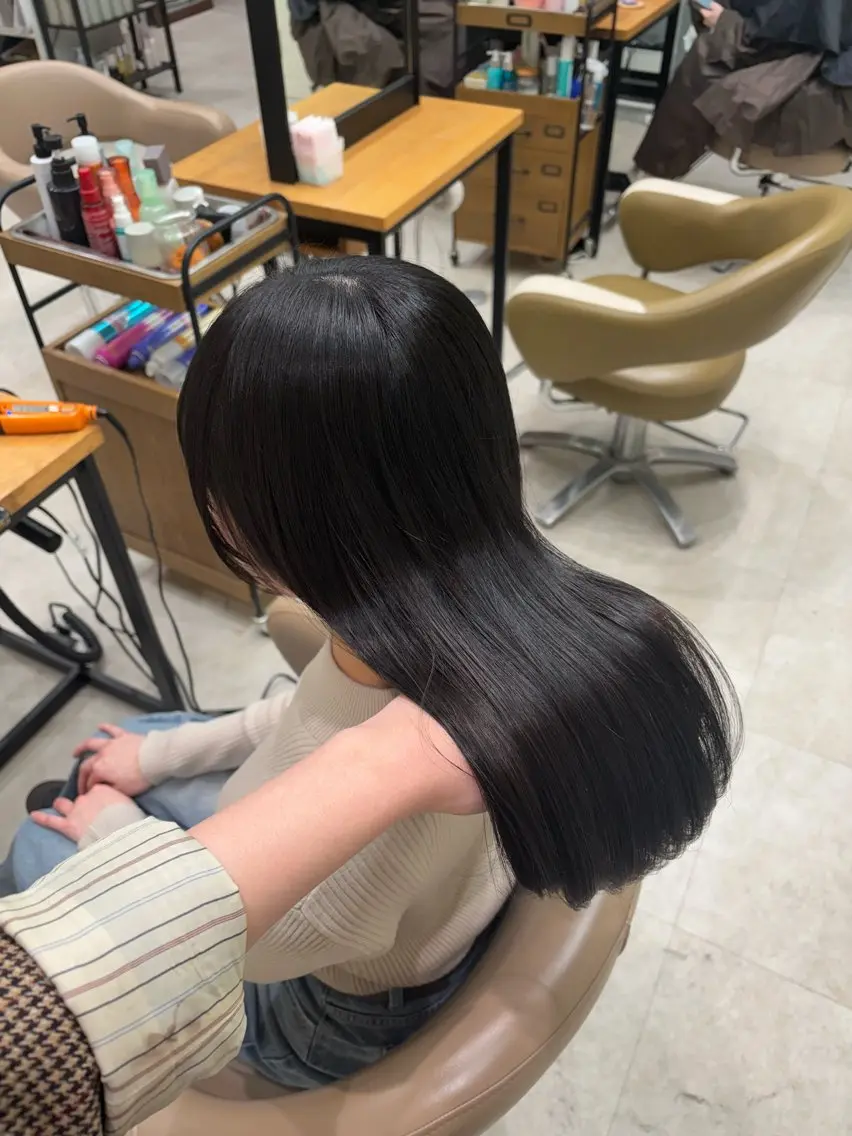 セミロング パーマ 髪質改善 縮毛矯正 トリートメント 酸性ストレート ストレートパーマ 縮毛矯正 垢抜け小顔レイヤー オリーブ/スミレのヘアスタイル