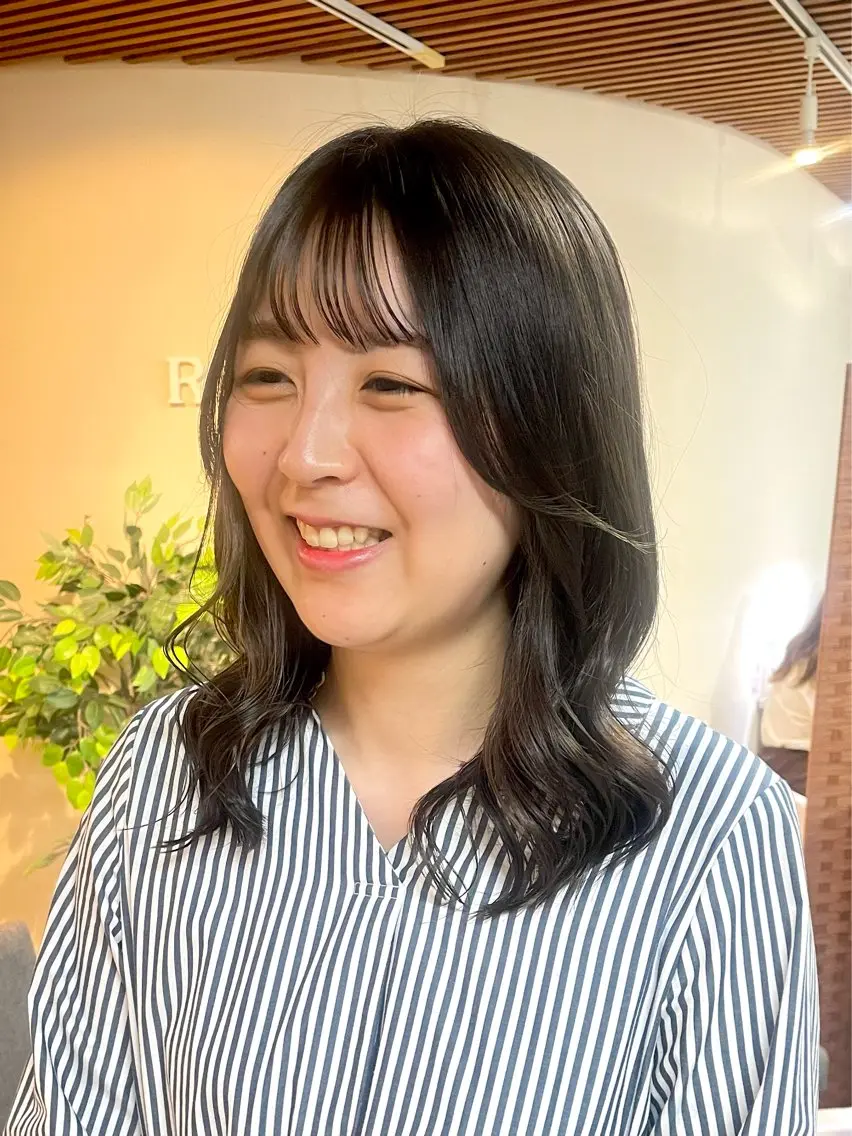 ミディアム カラー オリーブカラー 似合わせカット 宮本 いぶきのヘアスタイル