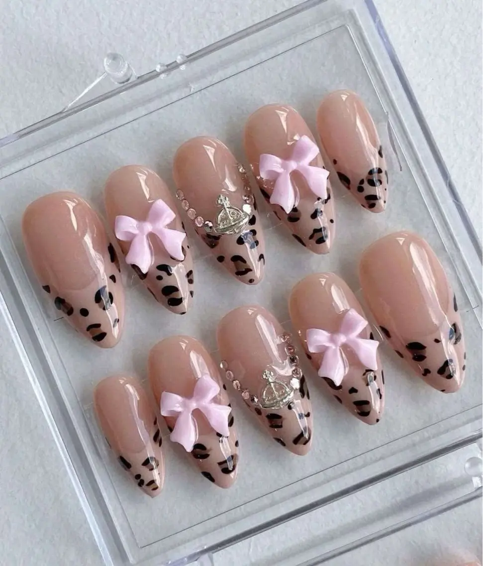 ネイル 長さ出し グラデーション 卒業式 キラキラネイル マグネットネイル Lee Nails チップ長さだし専門店のネイルデザイン